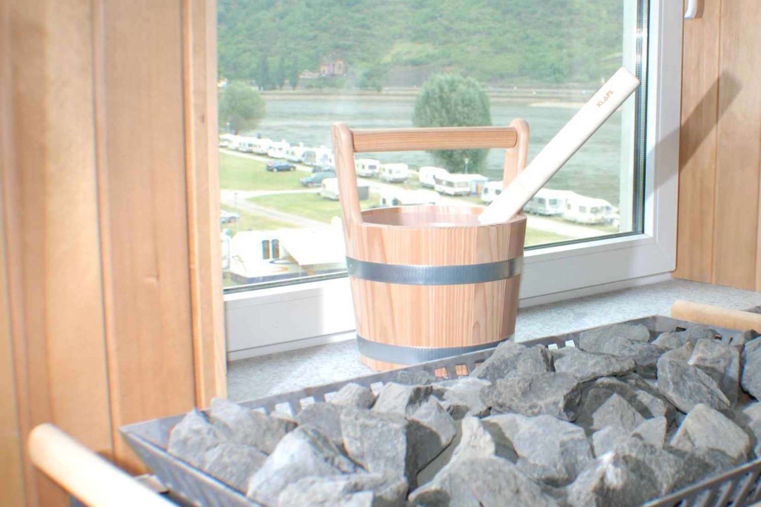 Entspanne dich mit Blick auf den Rhein und die Loreley